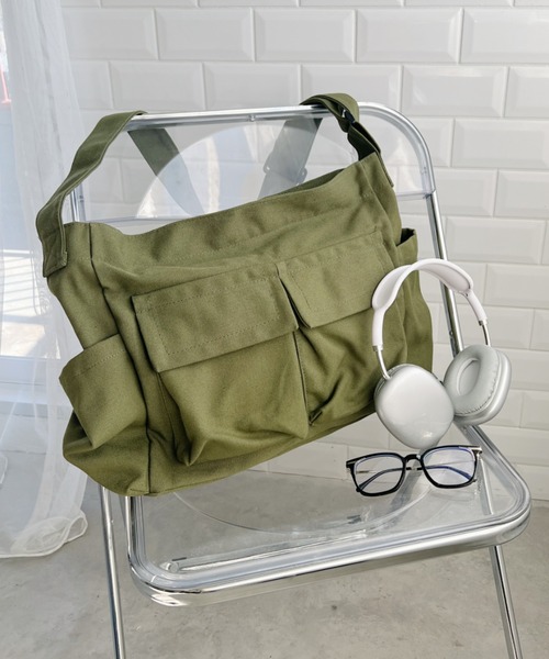 SOLLON.(ソルロン)の「アジャスター付きメニーポケットキャンバスショルダー(ショルダーバッグ・レディース・アイボリー/ブラック/カーキ/チャコールグレー・FREE)」の11枚目の写真