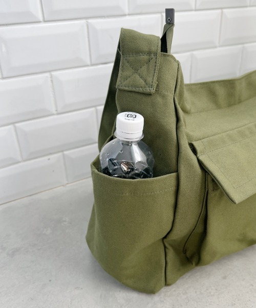 SOLLON.(ソルロン)の「アジャスター付きメニーポケットキャンバスショルダー(ショルダーバッグ・レディース・アイボリー/ブラック/カーキ/チャコールグレー・FREE)」の13枚目の写真