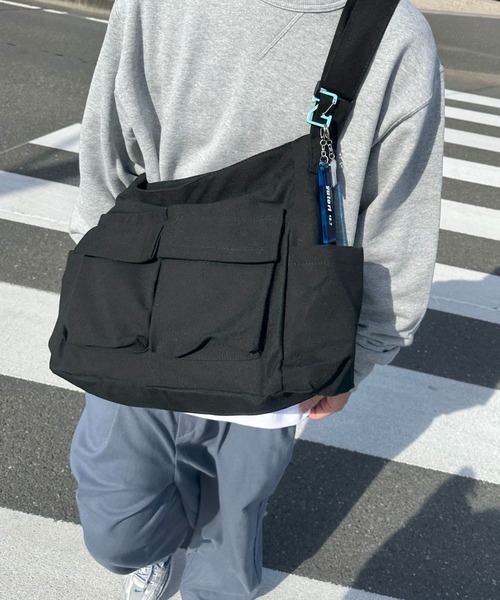 SOLLON.(ソルロン)の「アジャスター付きメニーポケットキャンバスショルダー(ショルダーバッグ・レディース・アイボリー/ブラック/カーキ/チャコールグレー・FREE)」の16枚目の写真