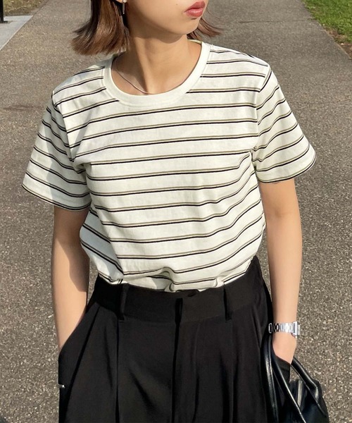Chillfar(チルファー)の「コンパクトTシャツ/無地/細ボーダー(Tシャツ/カットソー・レディース・ブラック/ホワイト系/ネイビー系/クリーム/レモンイエロー/ホワイト/ベージュ系/ピンク/グリーン/チャコール/オートミール/ネイビー・FREE)」の3枚目の写真