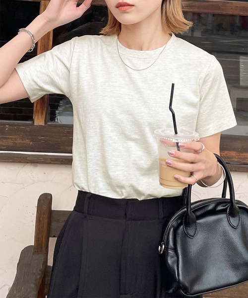 Chillfar(チルファー)の「コンパクトTシャツ/無地/細ボーダー(Tシャツ/カットソー・レディース・ブラック/ホワイト系/ネイビー系/クリーム/レモンイエロー/ホワイト/ベージュ系/ピンク/グリーン/チャコール/オートミール/ネイビー・FREE)」の7枚目の写真