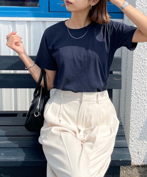 Chillfar(チルファー)の「コンパクトTシャツ/無地/細ボーダー(Tシャツ/カットソー・レディース・ブラック/ホワイト系/ネイビー系/クリーム/レモンイエロー/ホワイト/ベージュ系/ピンク/グリーン/チャコール/オートミール/ネイビー・FREE)」の1枚目の写真