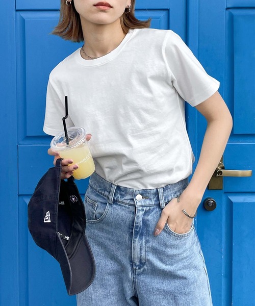 Chillfar(チルファー)の「コンパクトTシャツ/無地/細ボーダー(Tシャツ/カットソー・レディース・ブラック/ホワイト系/ネイビー系/クリーム/レモンイエロー/ホワイト/ベージュ系/ピンク/グリーン/チャコール/オートミール/ネイビー・FREE)」の2枚目の写真