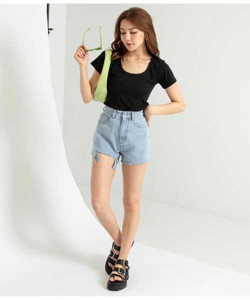 ANAP(アナップ)の「カットオフデニムショートパンツ(デニムパンツ・レディース・ライトブルー/スミクロ・M/S)」の15枚目の写真