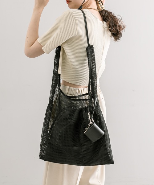 loti（ロティ）の「loti コインケース付きメッシュトート（ショルダーバッグ・レディース・ブラック/オフホワイト・ONE SIZE）」の2枚目の写真
