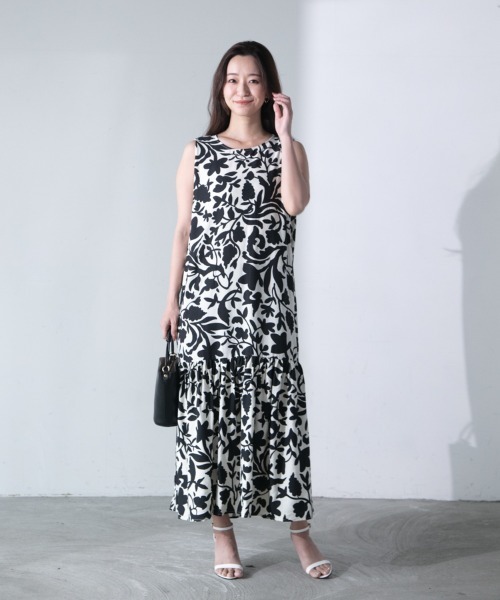 M.deux(エムドゥ)の「〔モノトーンプリントワンピース〕(ワンピース・レディース・ブラック/オフホワイト・MEDIUM)」の3枚目の写真