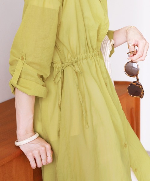 reca（レカ）の「【UVカット】袖ロールアップウエストドロストシアーワンピース（シャツワンピース・レディース・ブラック/オフホワイト/イエロー・FREE）」の17枚目の写真