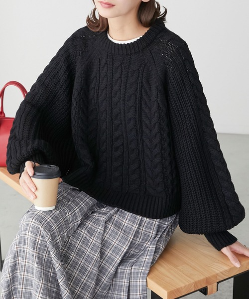 BONLECILL(ボンルシール)の「アランケーブル クロップドボリュームスリーブニットプルオーバー(ニット/セーター・レディース・ネイビー/ブラック/レッド/ブラウン/グレー/アイボリー・FREE)」の15枚目の写真