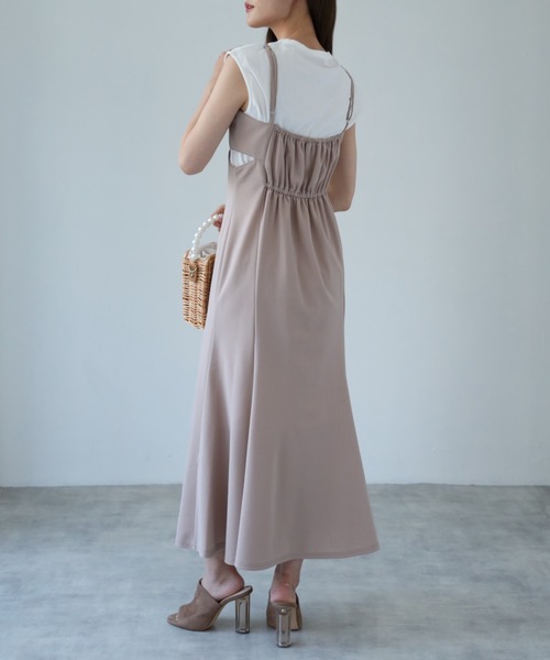 tocco closet(トッコ クローゼット)の「【ZOZO限定】カットアウトマーメイドキャミワンピース(ワンピース・レディース・ピンク/キャメル/グレイッシュベージュ/ブラック・M)」の20枚目の写真