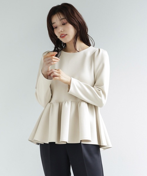 Emilyan（エミリアン）の「更に快適になって登場！無敵のパールブラウス【手洗いOK♪UVカット！全方位ストレッチ♪軽い着心地♪】ハイストレッチダンボールニット・バックパール調ペプラムフリルデザインブラウス（シャツ/ブラウス・レディース・ライトベージュ/グレイッシュベージュ/ブラック/ネイビー・S/M/L）」の15枚目の写真