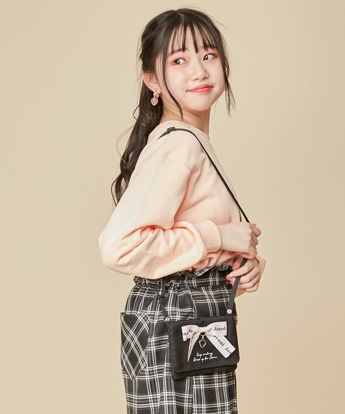 JENNI（ジェニィ）の「リボン付きマルチポケット（ショルダーバッグ・キッズ・サックスブルー/ラベンダー/ブラック・F）」の2枚目の写真