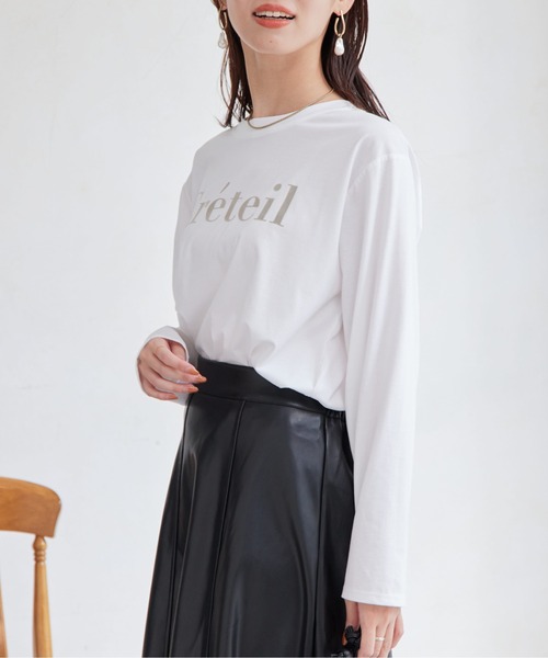 Chez toi(シェトワ)の「フロッキーロゴロンTシャツ(Tシャツ/カットソー・レディース・グレイッシュベージュ/オフホワイト/チャコールグレー/ブラック・FREE)」の6枚目の写真