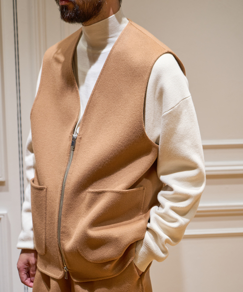 EDIFICE LA BOUCLE（エディフィスラブークル）の「【LA BOUCLE / ラブ―クル】ウールカシミヤ リバージップ ベスト（ベスト・メンズ・ブラック/キャメル・FREE）」の15枚目の写真
