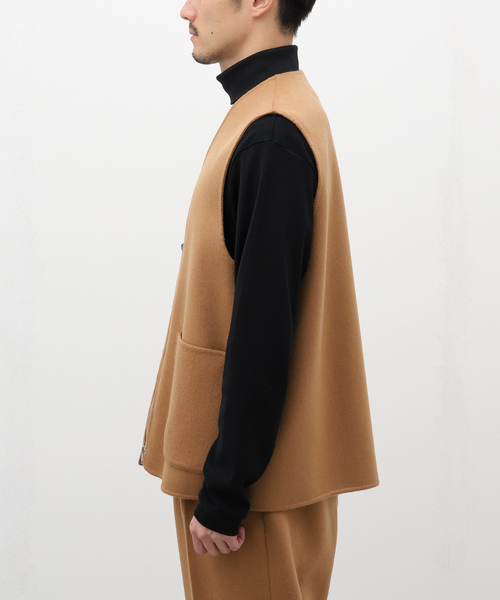 EDIFICE LA BOUCLE（エディフィスラブークル）の「【LA BOUCLE / ラブ―クル】ウールカシミヤ リバージップ ベスト（ベスト・メンズ・ブラック/キャメル・FREE）」の3枚目の写真