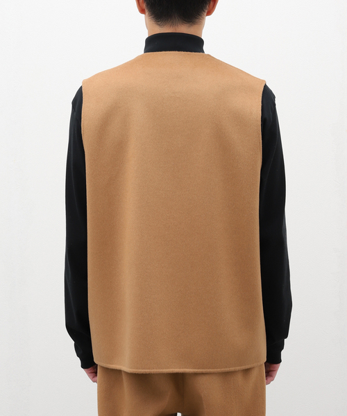 EDIFICE LA BOUCLE（エディフィスラブークル）の「【LA BOUCLE / ラブ―クル】ウールカシミヤ リバージップ ベスト（ベスト・メンズ・ブラック/キャメル・FREE）」の17枚目の写真