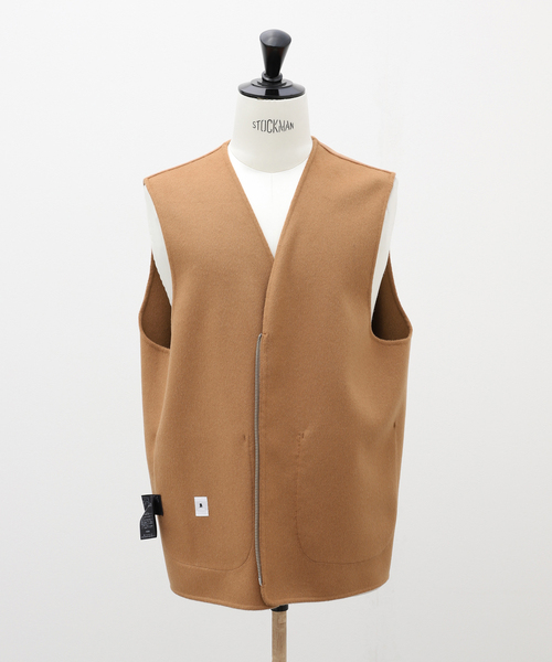 EDIFICE LA BOUCLE（エディフィスラブークル）の「【LA BOUCLE / ラブ―クル】ウールカシミヤ リバージップ ベスト（ベスト・メンズ・ブラック/キャメル・FREE）」の4枚目の写真