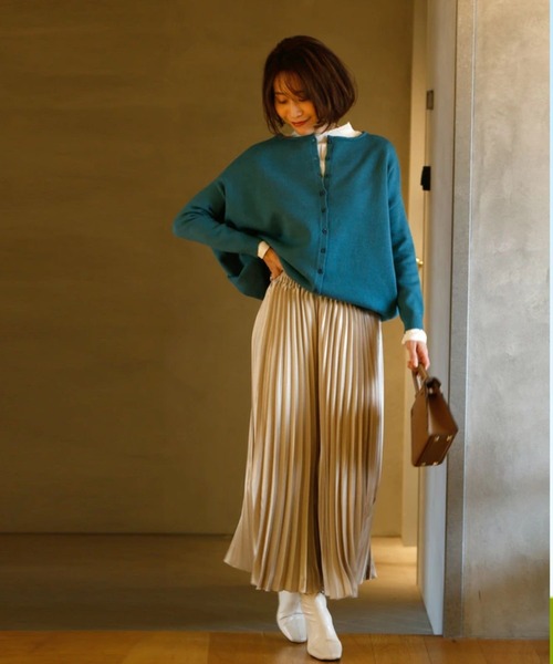 コーデを格上げ艶プリーツパンツ