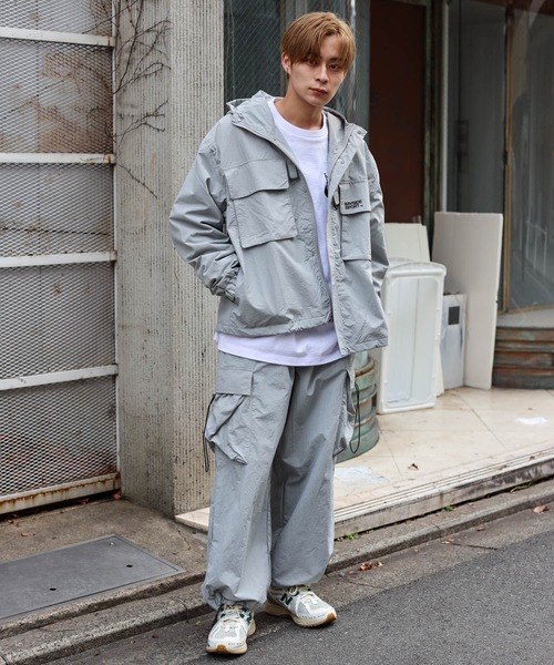 SPINNS(スピンズ)の「【ユニセックスで着用可能】ナイロンマウンテン フーディブルゾン セットアップ対応(ナイロンジャケット・メンズ・ブルー/カーキ/ブラック/グレー・ONESIZE)」の13枚目の写真