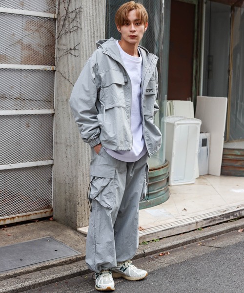 SPINNS(スピンズ)の「【ユニセックスで着用可能】ナイロンマウンテン フーディブルゾン セットアップ対応(ナイロンジャケット・メンズ・ブルー/カーキ/ブラック/グレー・ONESIZE)」の12枚目の写真