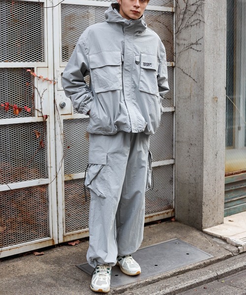 SPINNS(スピンズ)の「【ユニセックスで着用可能】ナイロンマウンテン フーディブルゾン セットアップ対応(ナイロンジャケット・メンズ・ブルー/カーキ/ブラック/グレー・ONESIZE)」の10枚目の写真