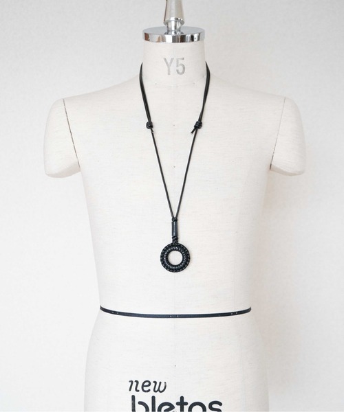 Senti（センティ）の「SENTI センティ / LEATHER BRAID CIRCLE NECKLACE レザーブレイドサークルネックレス / 2024（ネックレス・メンズ・キャメル/ブラック/アイボリー・FREE）」の11枚目の写真