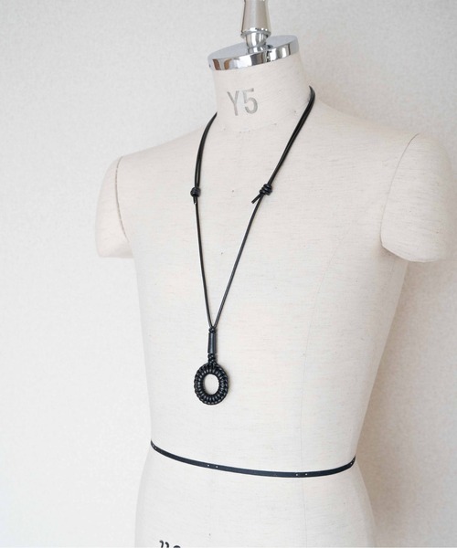 Senti（センティ）の「SENTI センティ / LEATHER BRAID CIRCLE NECKLACE レザーブレイドサークルネックレス / 2024（ネックレス・メンズ・キャメル/ブラック/アイボリー・FREE）」の12枚目の写真