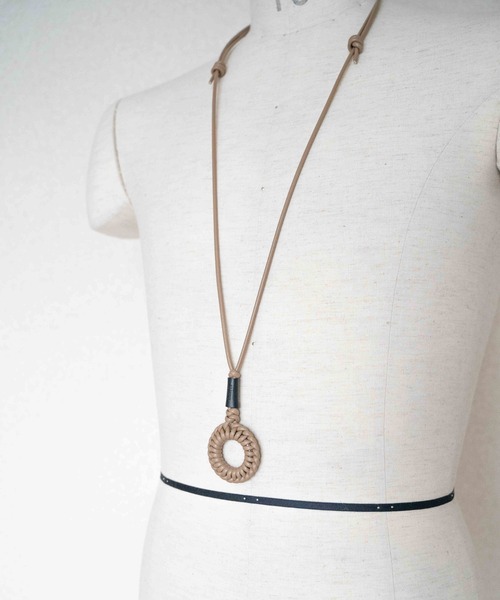 Senti（センティ）の「SENTI センティ / LEATHER BRAID CIRCLE NECKLACE レザーブレイドサークルネックレス / 2024（ネックレス・メンズ・キャメル/ブラック/アイボリー・FREE）」の13枚目の写真