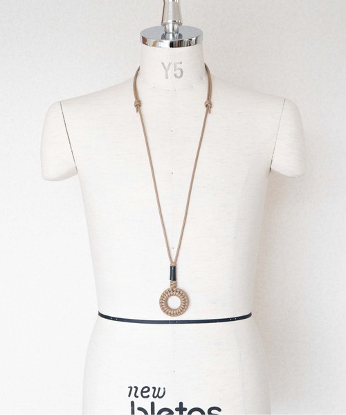 Senti（センティ）の「SENTI センティ / LEATHER BRAID CIRCLE NECKLACE レザーブレイドサークルネックレス / 2024（ネックレス・メンズ・キャメル/ブラック/アイボリー・FREE）」の14枚目の写真
