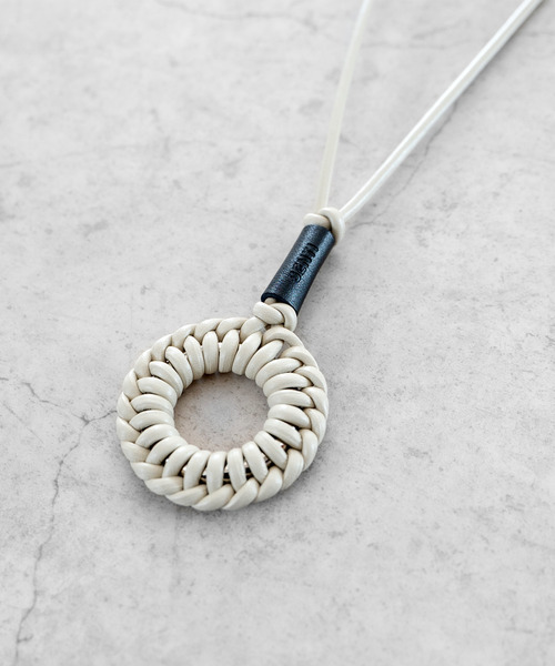 Senti（センティ）の「SENTI センティ / LEATHER BRAID CIRCLE NECKLACE レザーブレイドサークルネックレス / 2024（ネックレス・メンズ・キャメル/ブラック/アイボリー・FREE）」の18枚目の写真