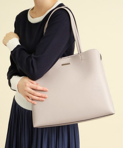 grove(グローブ)の「◆【人間工学/A4/お仕事】あおりプレートA4トート(トートバッグ・レディース・ブラック/ライトグレー/ピンク・00)」の1枚目の写真
