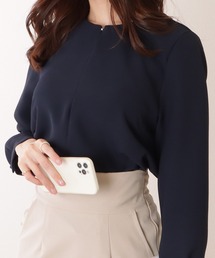 フロントホック付き キーネック センター ライン ブラウス