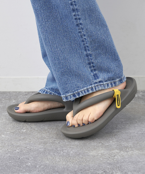 TAW&TOE(トーアンドトー)の「【TAW&TOE/トーアンドトー】 ZEROVITY Flip Flog OG(その他シューズ・レディース・チャコールグレー/ブラック/アイボリー・24cm/25cm/23cm)」の1枚目の写真
