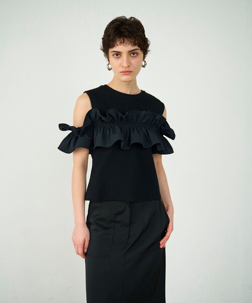 GRACE CONTINENTAL(グレースコンチネンタル)の「フリルリブカットトップ(Tシャツ/カットソー・レディース・ブラック/レッド/ホワイト・36)」の2枚目の写真