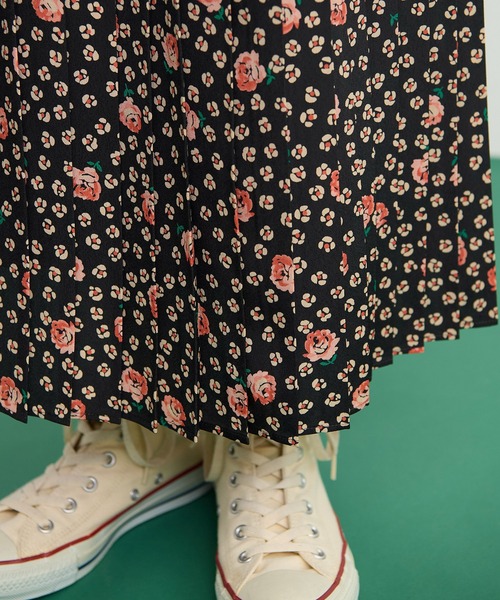 Dot&Stripes CHILD WOMAN(ドットアンドストライプス チャイルドウーマン)の「rosaプリント プリーツスカート(スカート・レディース・ブラック・FREE)」の2枚目の写真