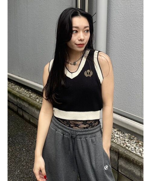 EVRIS（エヴリス）の「エンブレムクロップドニットベスト（ベスト・レディース・ブラック/グリーン・FREE）」の9枚目の写真