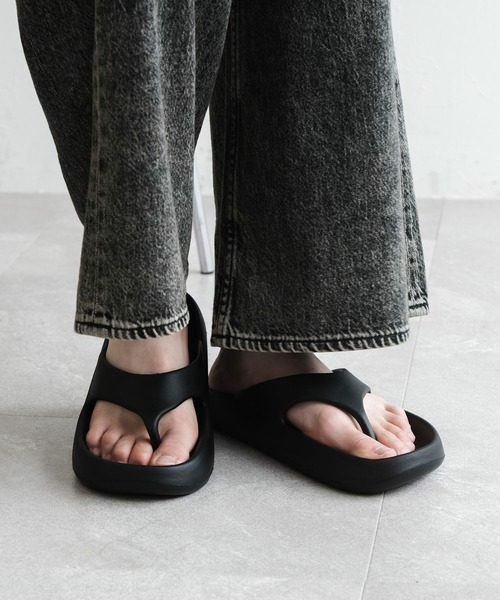 MEI（メイ）の「【MEI/メイ】Tong Sandal/トングサンダル（サンダル・メンズ・ベージュ/ブラック・LARGE/MEDIUM）」の2枚目の写真