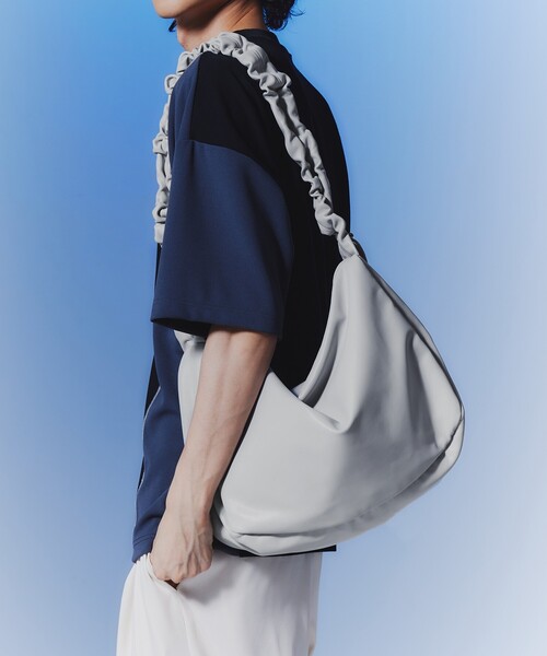 tk.TAKEO KIKUCHI（ティーケータケオキクチ）の「◆ドロストショルダーバッグ（ショルダーバッグ・メンズ・ブラック系/ブラック/ライトグレー/シルバー系/ブラック系2/ホワイト系3・00）」の5枚目の写真