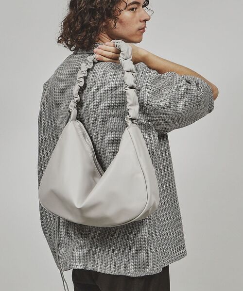 tk.TAKEO KIKUCHI（ティーケータケオキクチ）の「◆ドロストショルダーバッグ（ショルダーバッグ・メンズ・ブラック系/ブラック/ライトグレー/シルバー系/ブラック系2/ホワイト系3・00）」の17枚目の写真