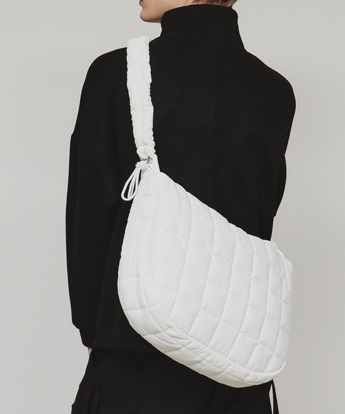 tk.TAKEO KIKUCHI（ティーケータケオキクチ）の「◆ドロストショルダーバッグ（ショルダーバッグ・メンズ・ブラック系/ブラック/ライトグレー/シルバー系/ブラック系2/ホワイト系3・00）」の2枚目の写真