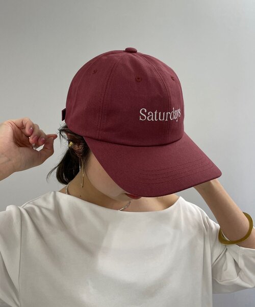 Omekashi(オメカシ)の「Saturdays CAP(キャップ・レディース・モカ/レッド系その他・ONE SIZE)」の2枚目の写真