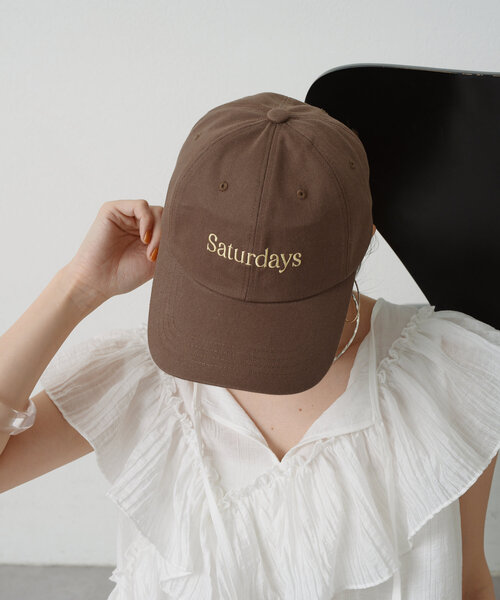 Omekashi(オメカシ)の「Saturdays CAP(キャップ・レディース・モカ/レッド系その他・ONE SIZE)」の3枚目の写真