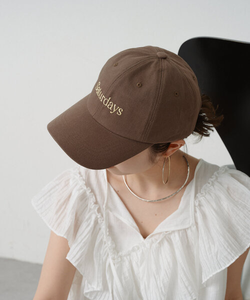 Omekashi(オメカシ)の「Saturdays CAP(キャップ・レディース・モカ/レッド系その他・ONE SIZE)」の5枚目の写真
