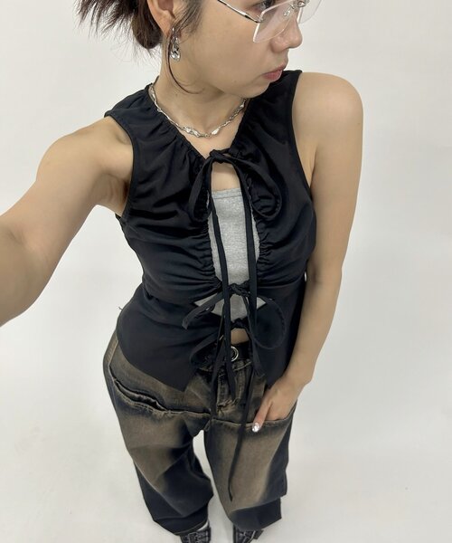 WHO'S WHO gallery（フーズフーギャラリー）の「ギャザーコイルデザインジレ（シャツ/ブラウス・レディース・ブラック/ネイビー/ピンク/グレー/サックスブルー/ブラック系その他・FREE）」の3枚目の写真