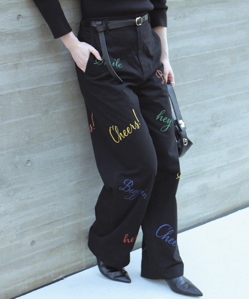 LAVEANGE(ラビアンジェ)の「ロゴプリントチノパンツ(チノパンツ・レディース・ベージュ系その他/ブラック・M/LL/3L/4L)」の2枚目の写真