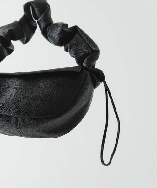 RODE SKO(ロデスコ)の「ギャザーハンドルバッグ(ハンドバッグ・レディース・シルバー/グレー/ブラック・ONE)」の6枚目の写真