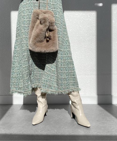 MAMIAN（マミアン）の「スクエアトゥ ロングブーツ (7.0cmヒール)（ブーツ・レディース・ライトベージュ/アイボリー/ブラック系その他/ブラック/ダークブラウン・M/S/L）」の2枚目の写真