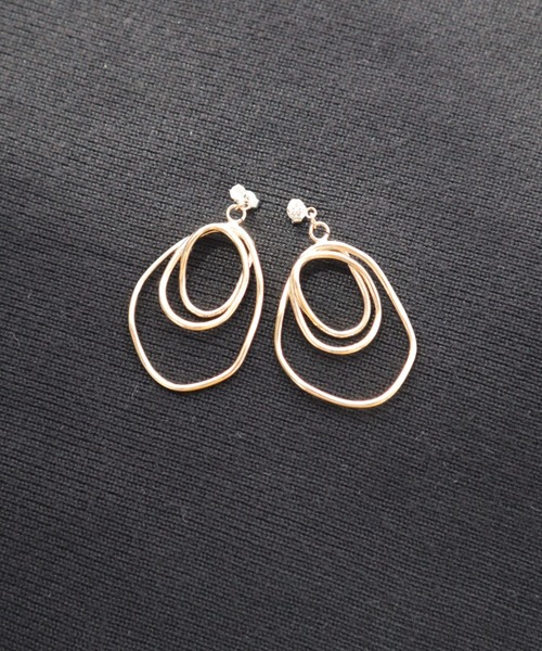 LE'RURE(リルアー)の「Overlap hoop pierce(ピアス(両耳用)・レディース・ゴールド・FREE)」の4枚目の写真