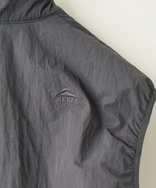 KELTY（ケルティ）の「[KELTY/ケルティ] 別注 中綿入り サイドスリットナイロンベスト（ベスト・レディース・アイボリー/ブラック/チャコール・S/M）」の12枚目の写真