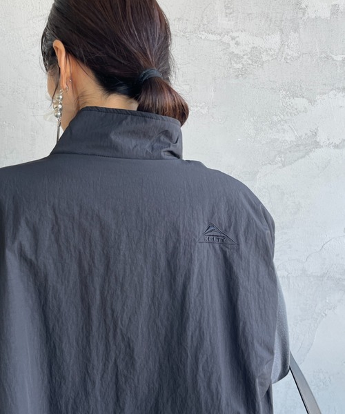 KELTY（ケルティ）の「[KELTY/ケルティ] 別注 中綿入り サイドスリットナイロンベスト（ベスト・レディース・アイボリー/ブラック/チャコール・S/M）」の21枚目の写真