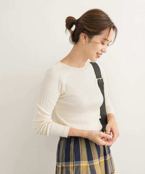 URBAN RESEARCH DOORS(アーバンリサーチドアーズ)の「針抜き長袖カットソー(Tシャツ/カットソー・レディース・ブラック系その他/アイボリー/ブラック/ゴールド・MEDIUM)」の7枚目の写真